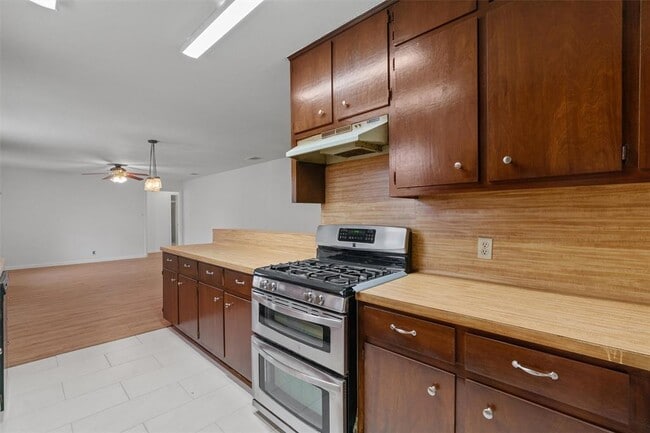 Building Photo - 209 E Rector St