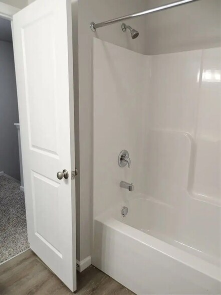 Building Photo - 5 Cobblestone Ct