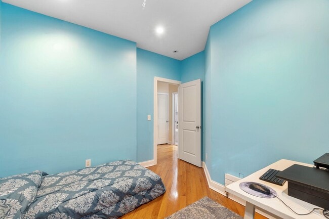 Building Photo - 603 1st St