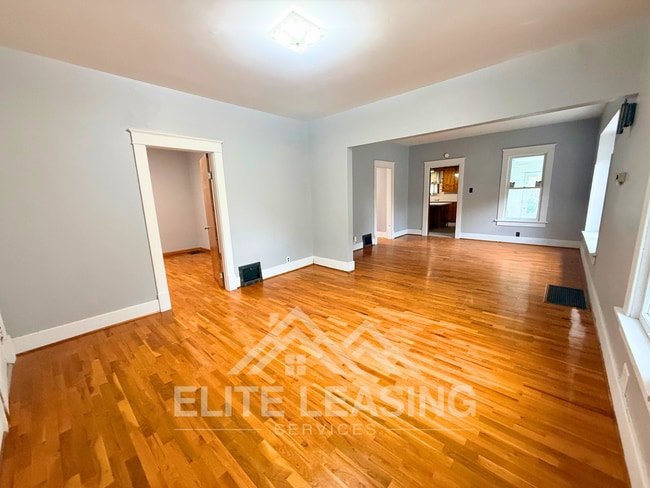 Building Photo - 528 NE Ohio Ave