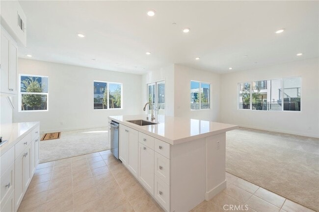 Building Photo - 121 Baluster
