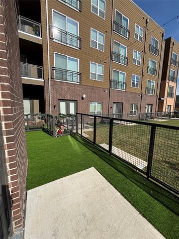 Building Photo - 300 N McDonald St