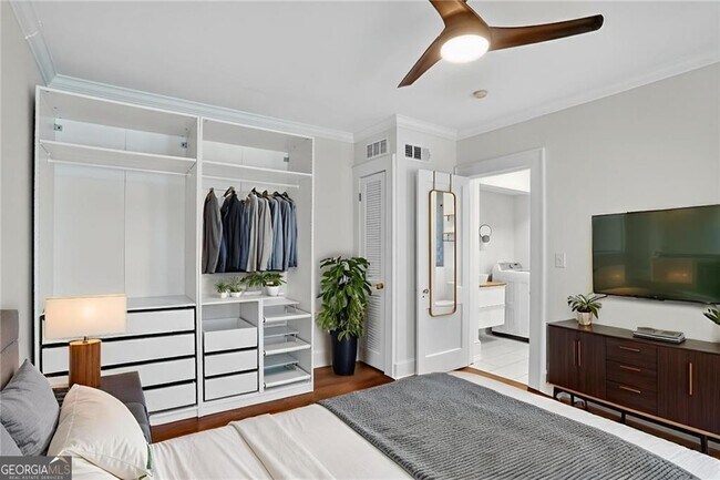 Building Photo - 824 Greenwood Ave NE