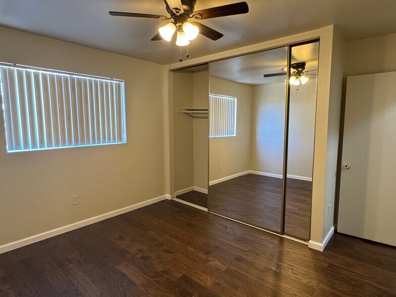 Building Photo - 3707 Hilltop Dr