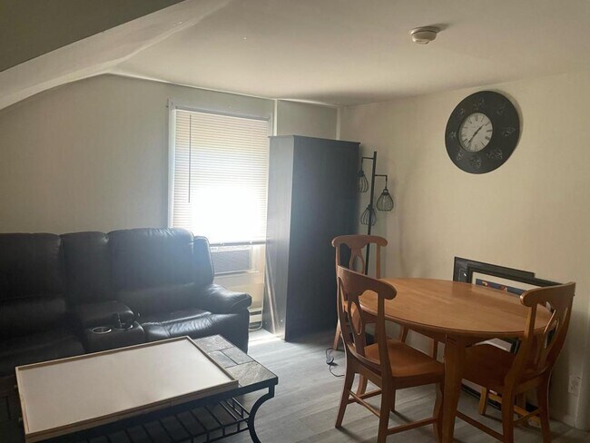 Building Photo - 10-14 Wheeler Rd