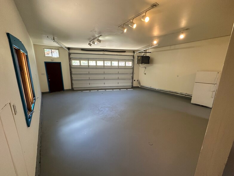 Building Photo - 409 La Joya Rd