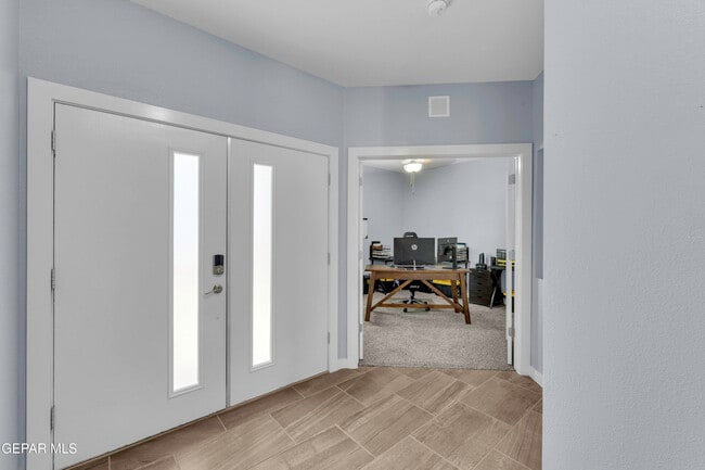 Building Photo - 12631 Mark Twain Ave