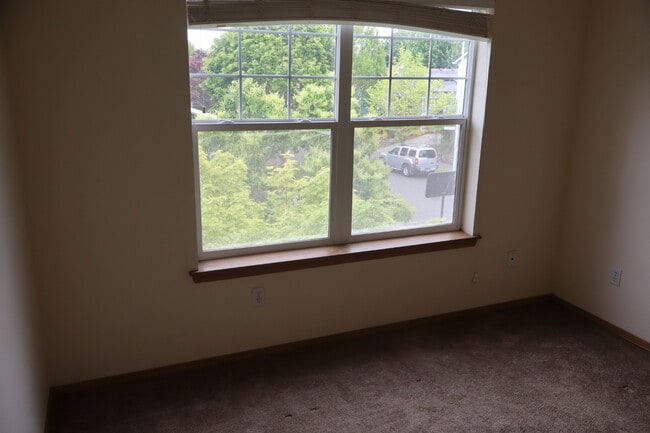 Building Photo - 8464 N Hendricks St