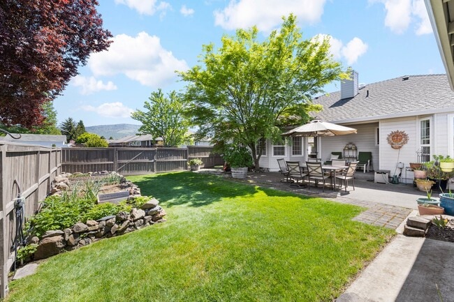 Building Photo - 3511 Blue Blossom Dr