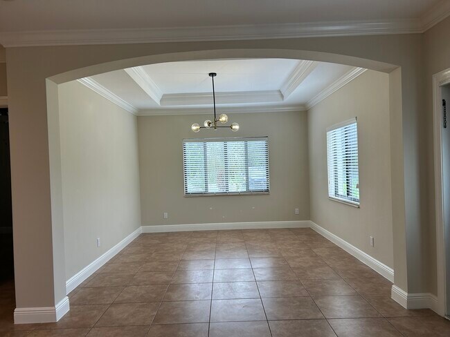Building Photo - 4412 Vanda Dr