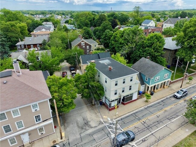 Building Photo - 348 Main St