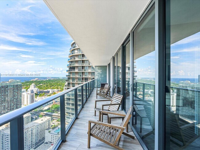 Building Photo - 801 S Miami Ave