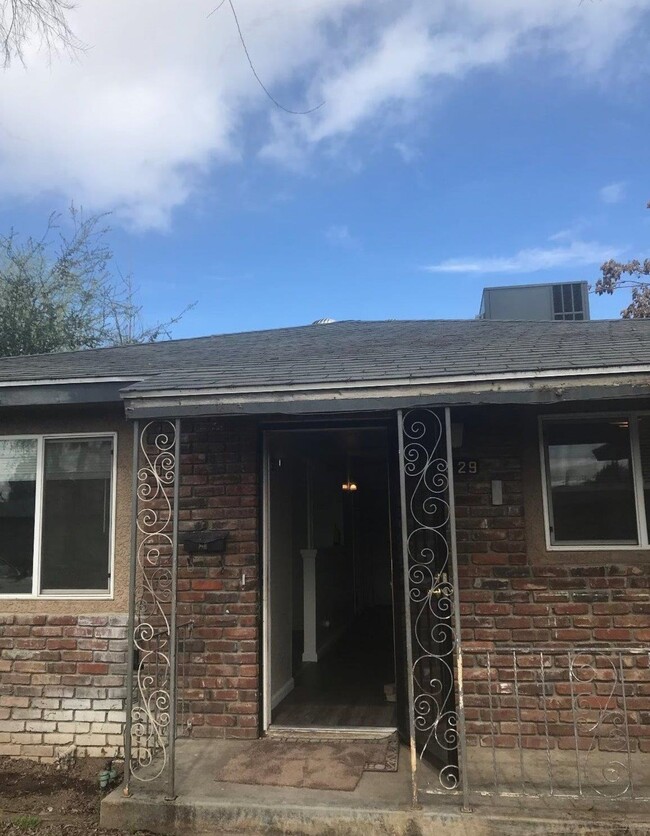 Building Photo - 4929 E Oslin Ave