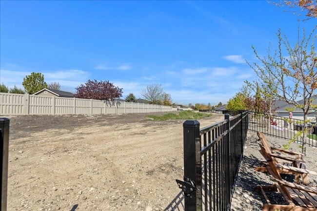 Building Photo - 5 Bed 3 bath Golf Course Neighborhood