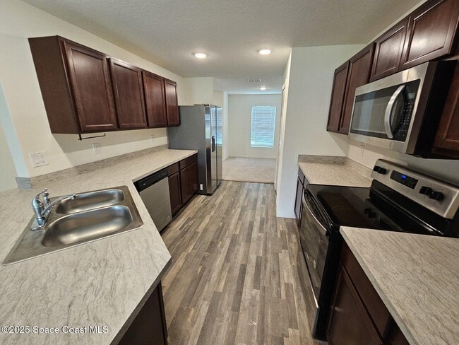 Building Photo - 1390 Vander Ave SE