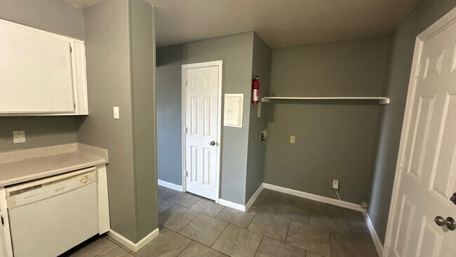 Building Photo - 224 Greenleaf Cir