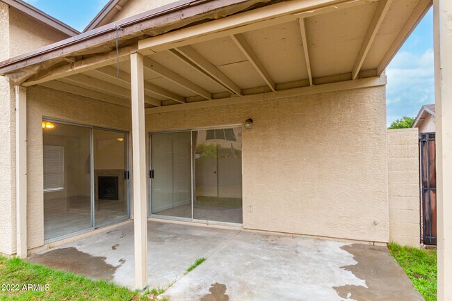 Building Photo - 509 E Rimrock Dr