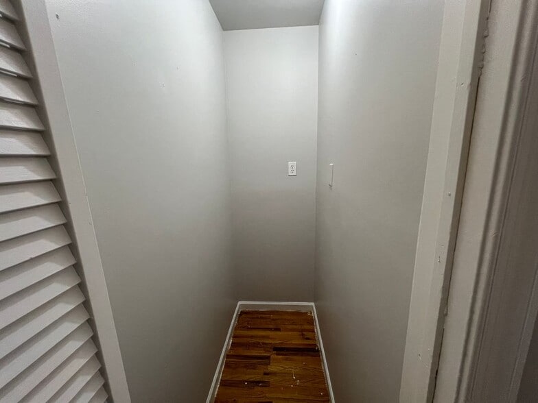 Building Photo - 33 McAdoo Ave