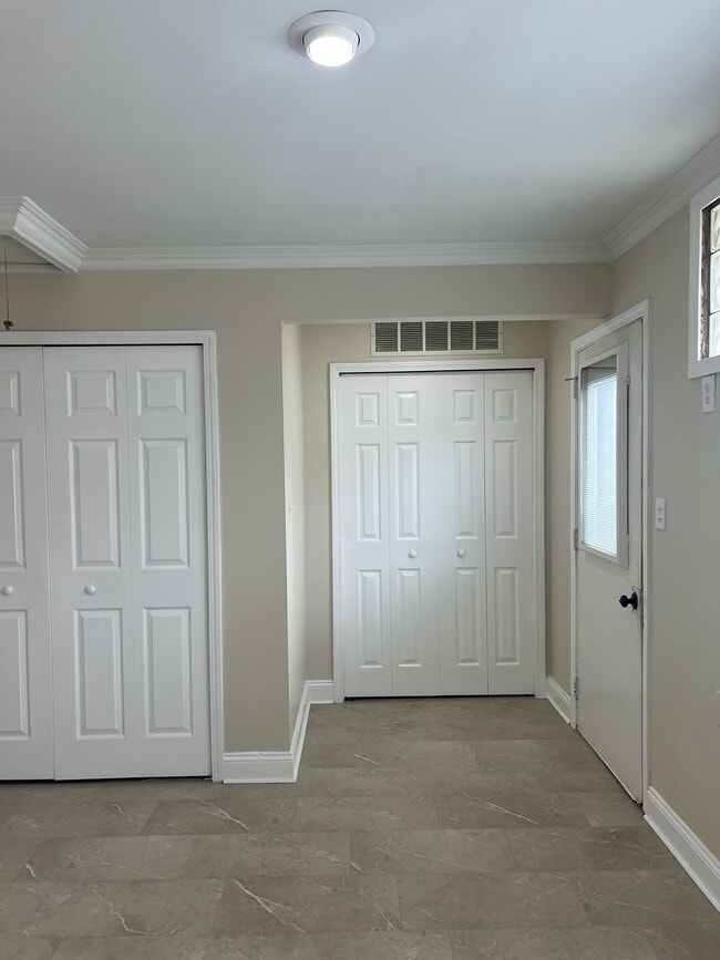 Building Photo - 16621 Wilson Ave