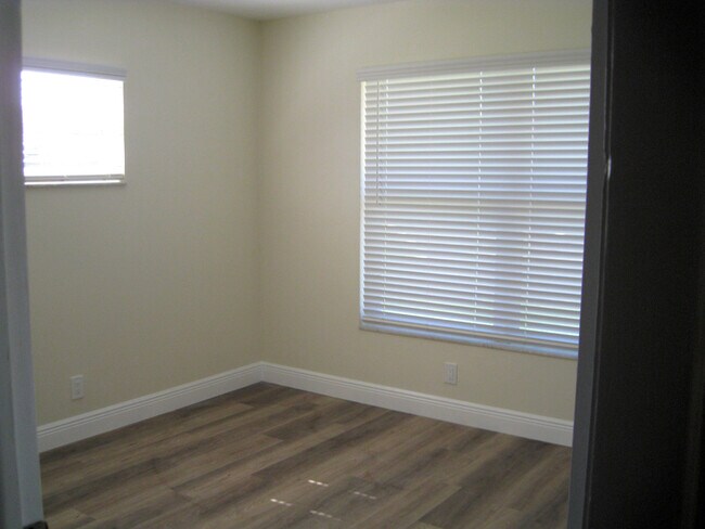 Building Photo - 5085 Bottlebrush St