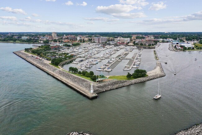 Building Photo - 141 Main St