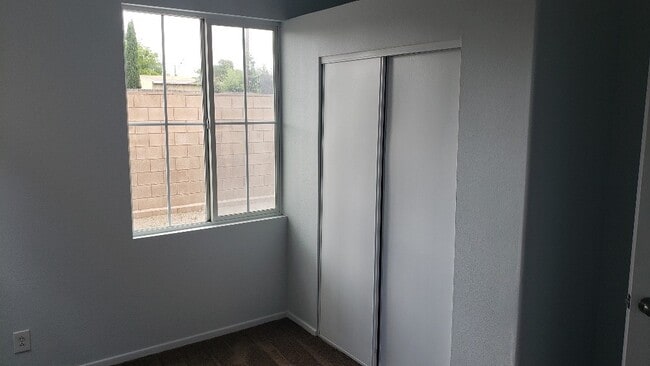 Building Photo - 1343 Estel Dr