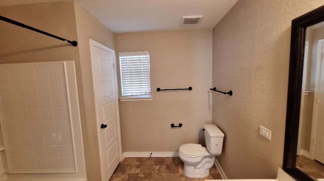 Building Photo - 9619 Pleasanton Blf