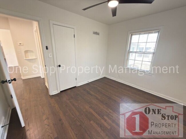 Building Photo - Beautiful 3 Bedroom 1 Bathroom in Kansas City!