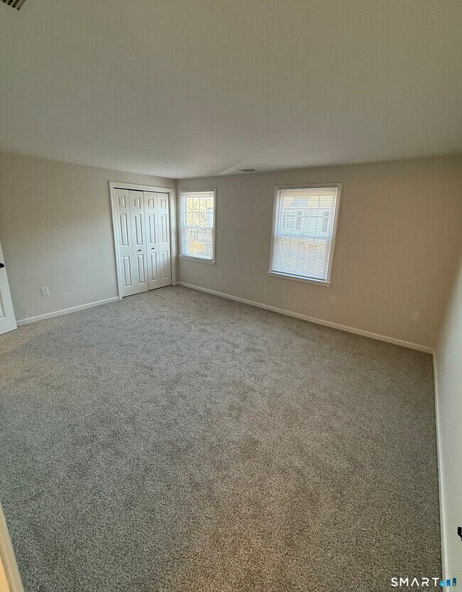 Building Photo - 7 Barrington Dr