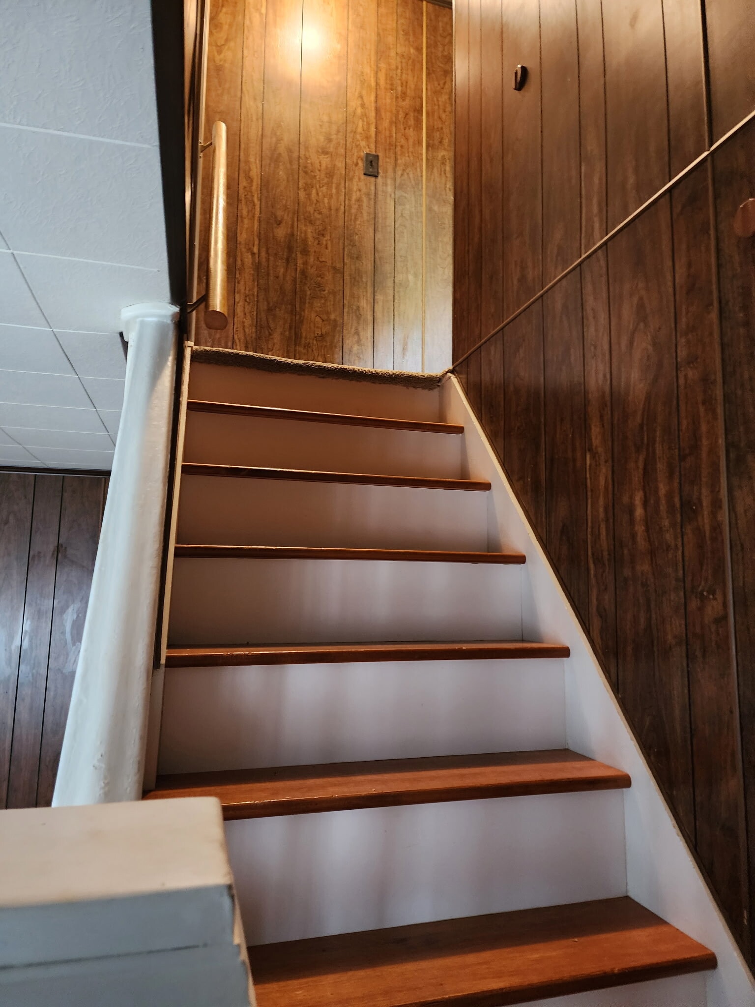 Building Photo - 120 E 9th St