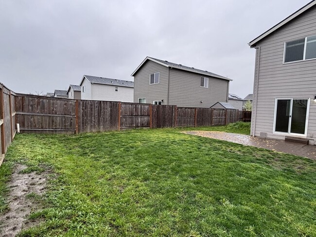 Building Photo - MOVE-IN SPECIAL!