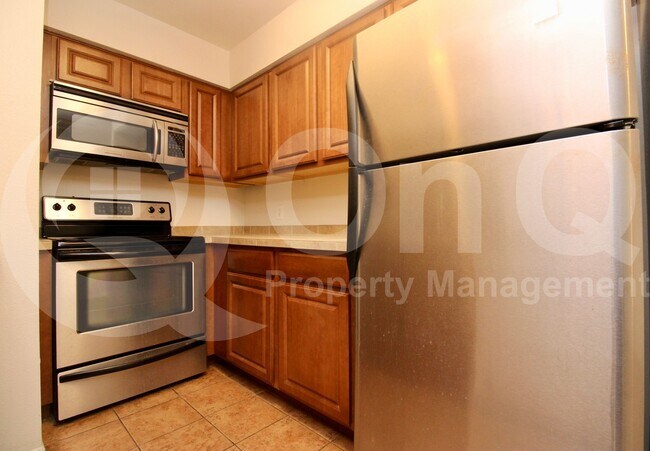 Building Photo - 1810 E Blacklidge Dr