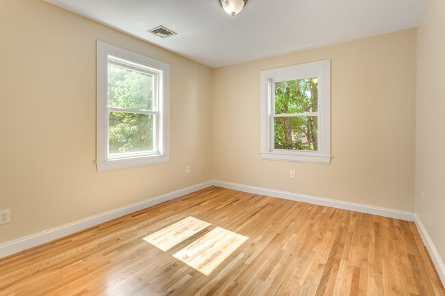 Building Photo - 51 Colonial Ave