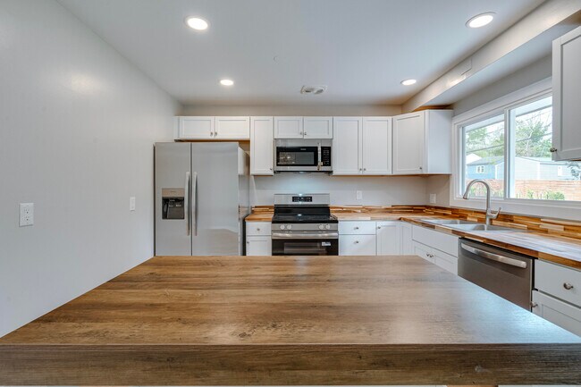 Building Photo - 1334 Miller Ave