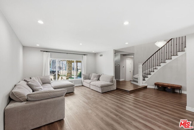 Building Photo - 5516 Bluebell Ave