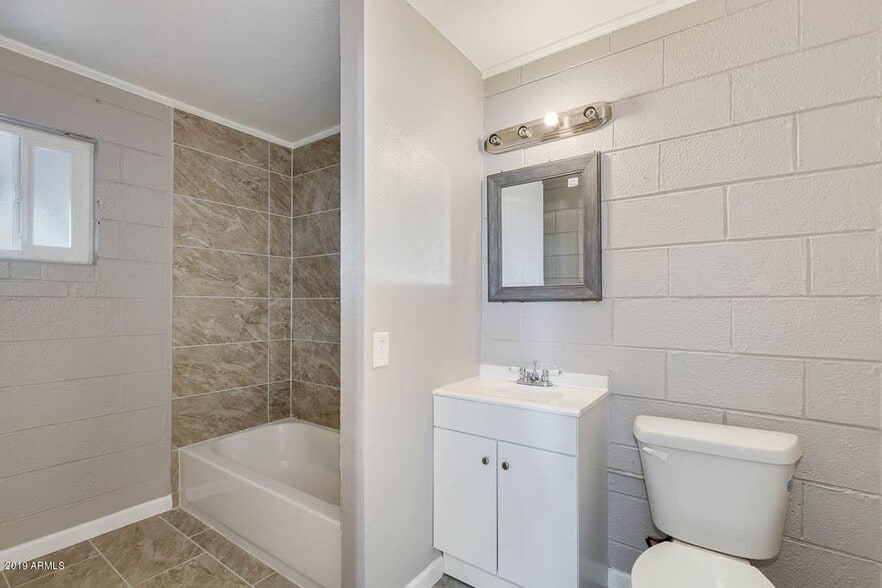 BATHROOM - 1838 E Oak St