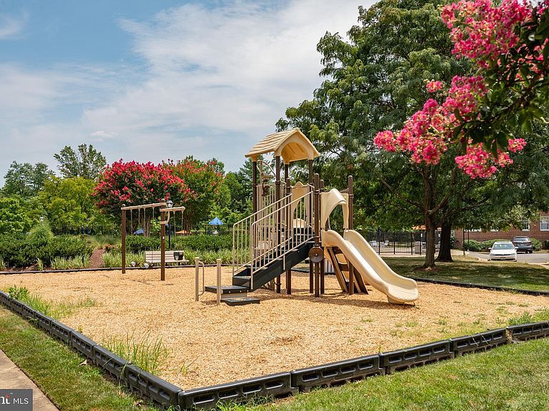 Building Photo - 6726 W Wakefield Dr