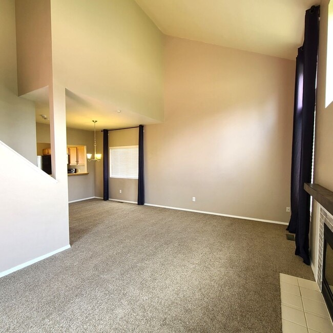 Building Photo - Beautiful home in Briargate Fairfax - D20 - ready to move in NOW!