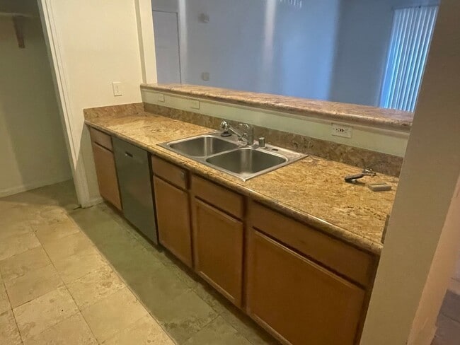 Building Photo - Beautiful Condominium in Gated Community i...