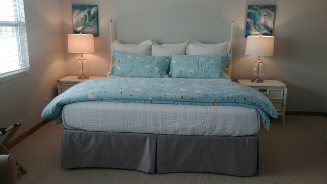 Second bed/king bed - 47 Sea Island Dr N