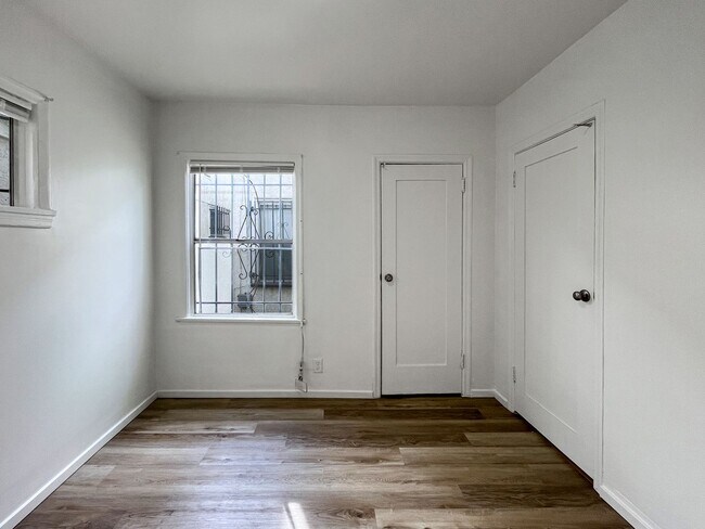 Building Photo - 1 Bedroom in LA - $1,750.00