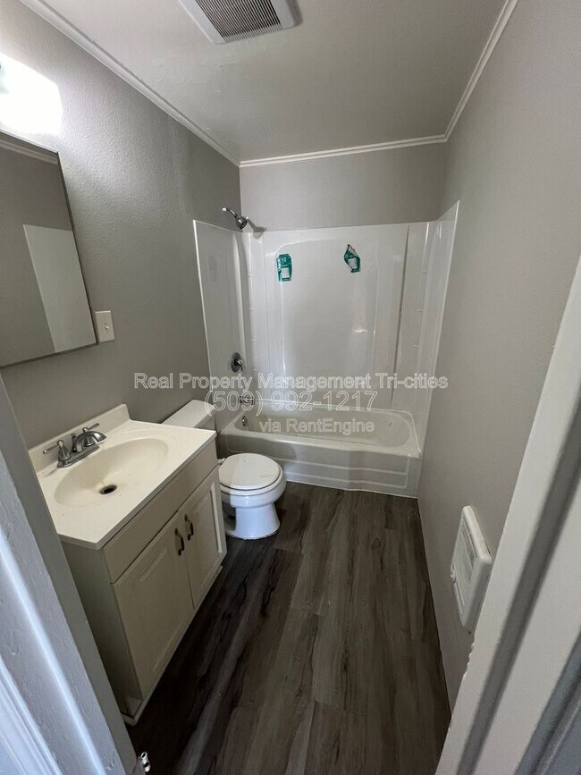 Building Photo - 919 E 27th Ave