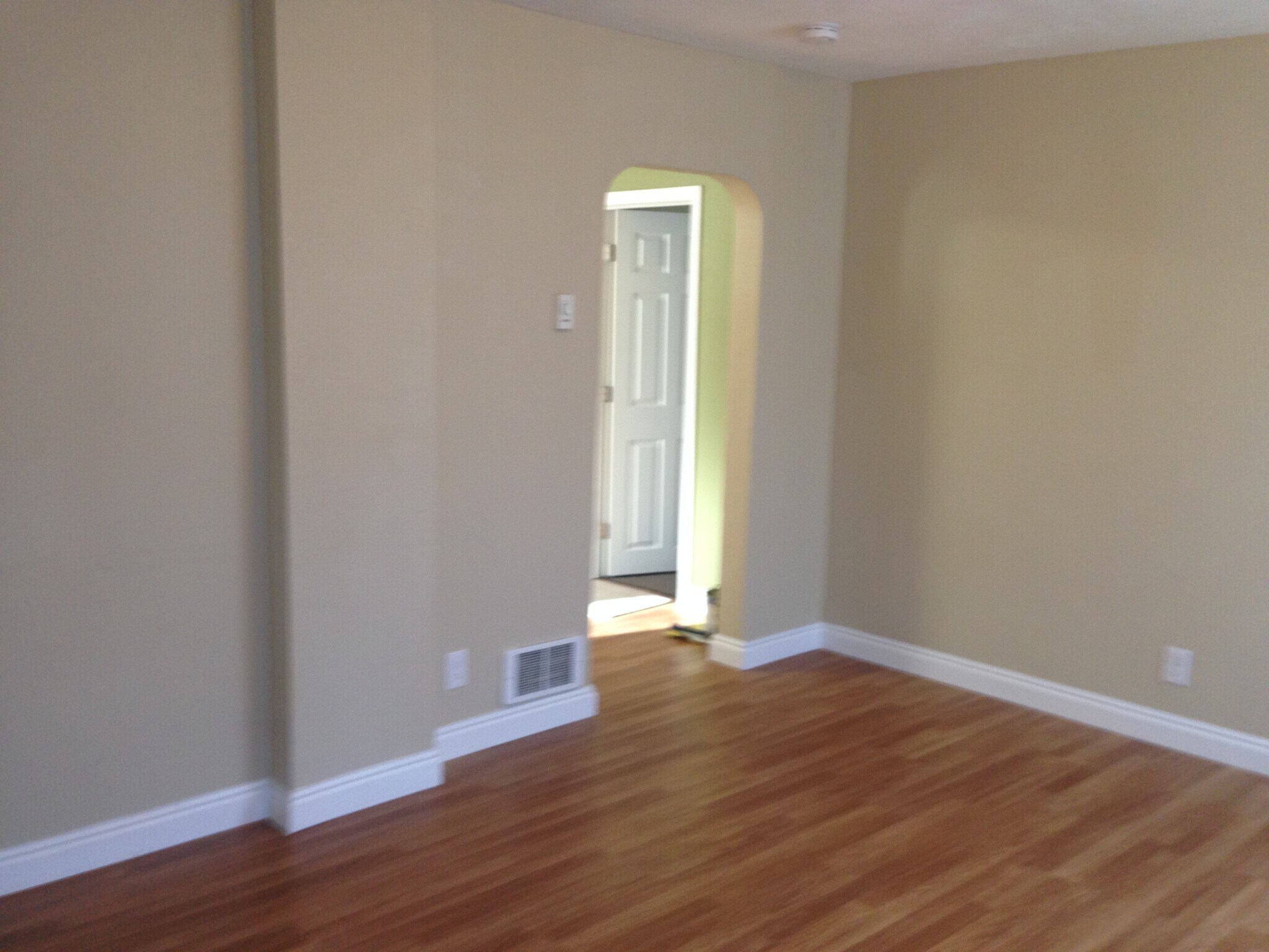 Building Photo - 935 Hayes N Ave