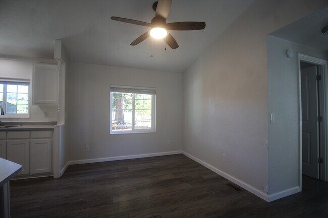 Building Photo - 5778 Stratton Ln