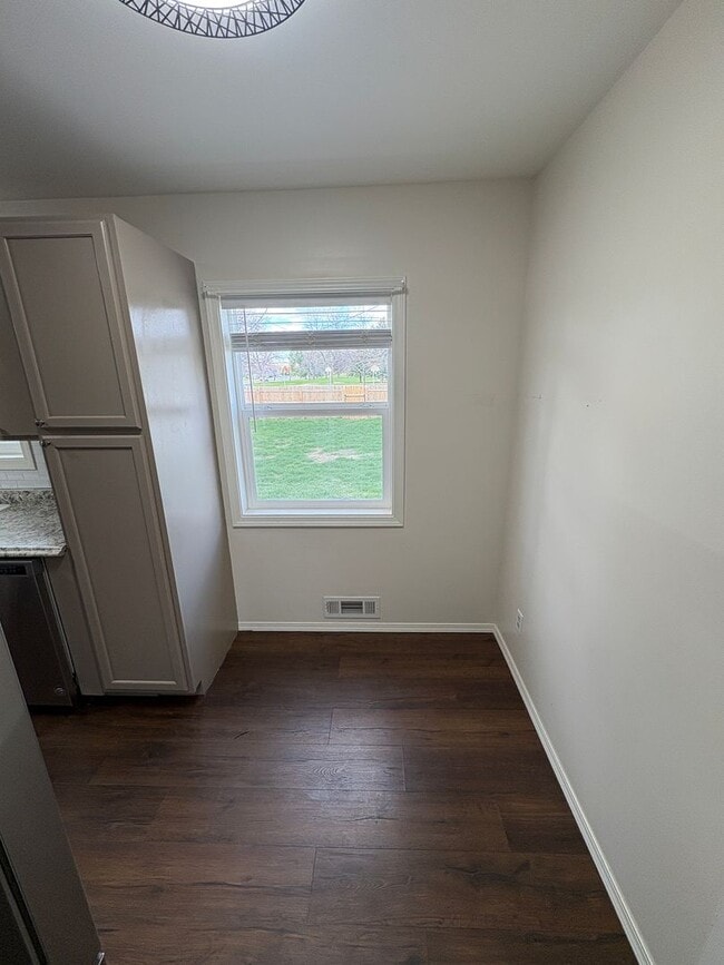 Building Photo - Spacious 4 Bedroom Home *Pet Friendly*