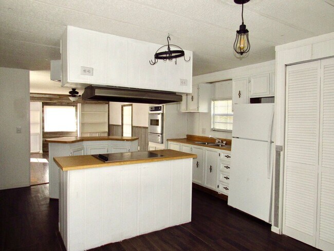 Building Photo - 28262 Pecan St