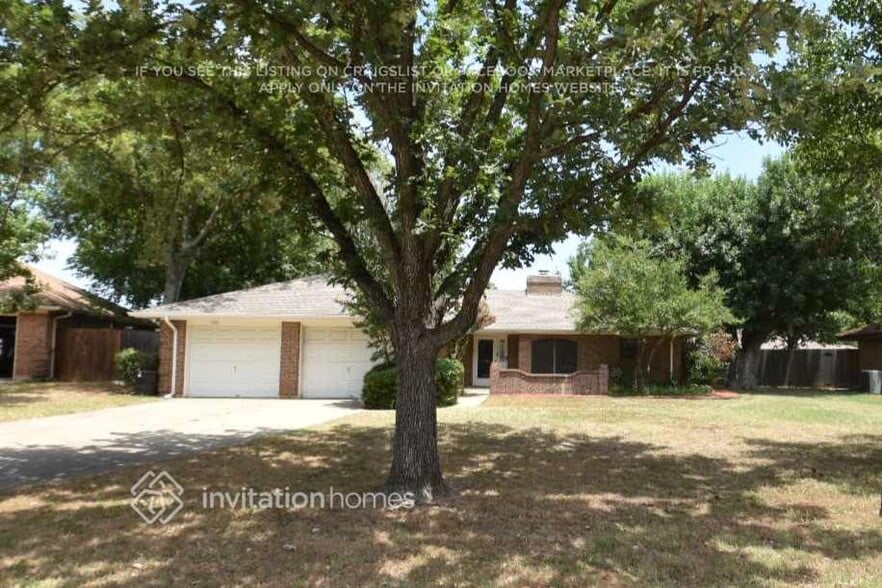 Primary Photo - 105 Creek Courts Dr