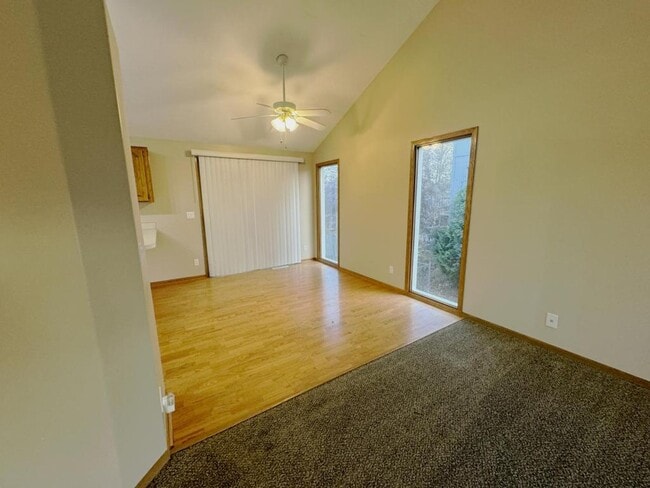 Building Photo - 2107 Queen Dr