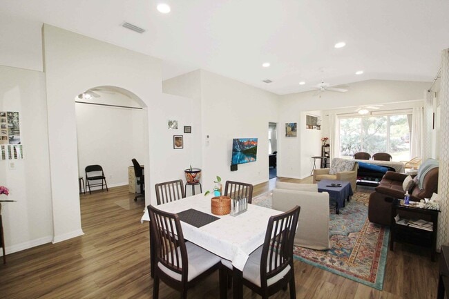 Building Photo - Vista Del Lago Seasonal Villa for Rent