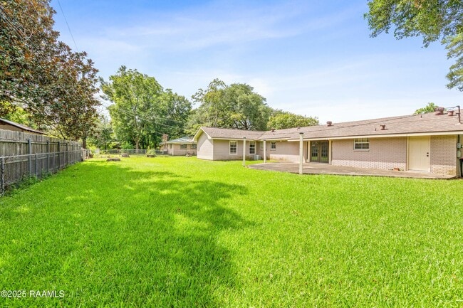 Building Photo - 307 Marilyn Dr